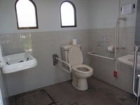 Wheelchair-accessible bathroom in Sluice gate?gByuo?h